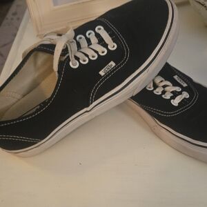 Vans Men's Black and White Canvas Sneakers